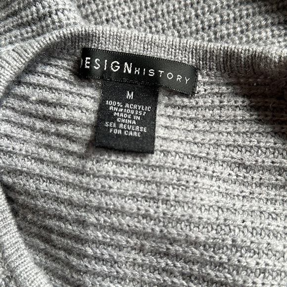 Design History Gray Sweater Medium Flaws - Picture 6 of 7